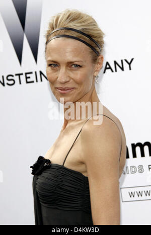 US actress Robin Wright Penn attends the amfAR Cinema Against Aids gala during the 62nd Cannes Film Festival in Cannes, France, 21 May 2009. Photo: Hubert Boesl Stock Photo