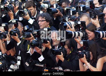 Photographers capture the world premiere of the film ?Inglorious Basterds? at the 62nd Cannes Film Festival in Cannes, France, 20 May 2009. Photo: Hubert Boesl Stock Photo