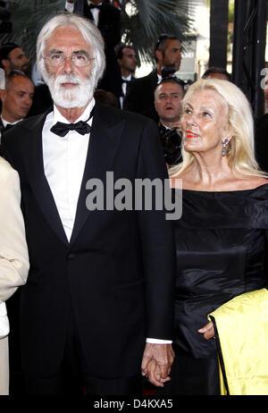 Austrian director Michael Haneke and his wife Suzie arrive for the award ceremony at the 2009 Cannes Film Festival in Cannes, France, 24 May 2009. Haneke won the Palme d?Or Award for his film ?The White Ribbon?. Photo: Hubert Boesl Stock Photo