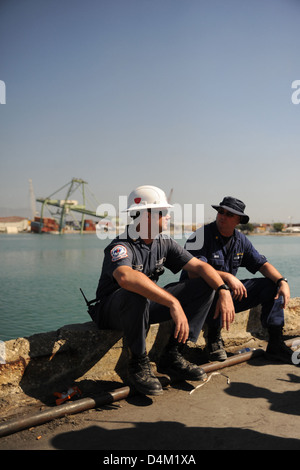 Coast Guard Petty Officer Steven Wilkes, from Gulf Strike Team, Mobile, Ale., (left) and Lt. Cdr. Mark Gibbs, from Sector Jacksonville, Florida Stock Photo