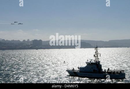 Cutter Hawksbill patrols San Francisco Harbor during Fleet Week Stock Photo