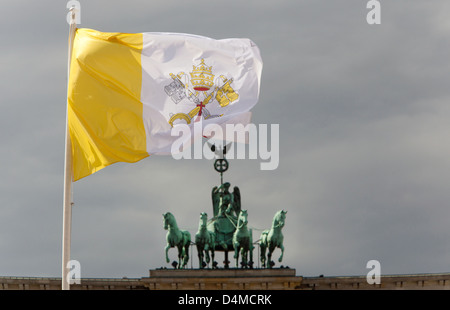 Berlin, Germany, the flag of the Vatican City in front of the Brandenburg Gate Stock Photo