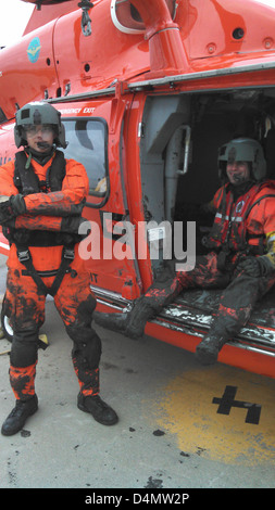 Air Station Detroit rescue boaters from mud Stock Photo