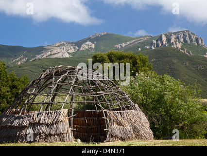 Chumash dwelling reconstructed at Rancho Sierra Vista/Satwiwa in the Santa Monica Mountains National Recreation Area Stock Photo