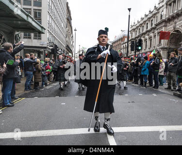 Essex Caledonian Pipe Band march on the St Patrick's Day Parade on 17/03/2013 at Westminster, London. The parade set off from Piccadilly by Green Park at 12 noon and traveled to Whitehall.  A main attraction was The Puca, a giant inflatable dragon designed by leading artist Keith Payne. Picture by Julie Edwards Stock Photo