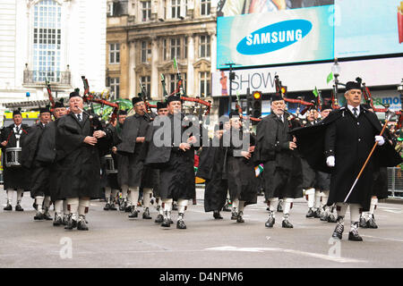 The Essex Caledonian Pipe Band entertain the crowd at the St Patrick's festival parade in Central London, UK. 17th March 2013.  Stock Photo