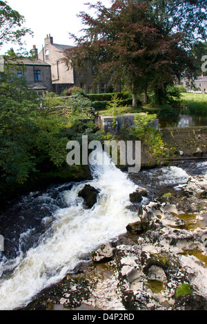 Linton Falls on the River Wharfe at Bow Bridge, near Grassington Stock Photo