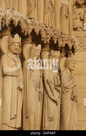 French Gothic. Statues on the West Front of Notre Dame Cathedral representing a king, the Queen of Sheba, King Solomon and St Peter. Paris, France. Stock Photo