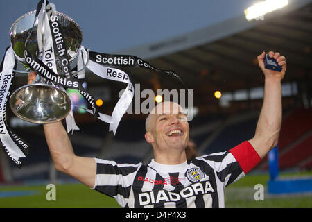 17.03.2013. Glasgow, Scotland.    St Mirrens Jim Goodwin lifts the Scottish Communities League Cup during the Scottish Communites League Cup Final 2013, between St Mirren and Heart Of Midlothian, from Hampden Park Stadium. Stock Photo