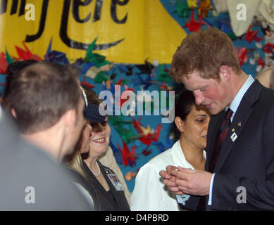 Britain?s Prince Harry tours the Veterans Affairs Medical Center in Manhattan in New York, New York, USA, 29 May 2009. Prince Harry is on his first official visit to New York. Photo: Albert Nieboer (NETHERLANDS OUT) Stock Photo