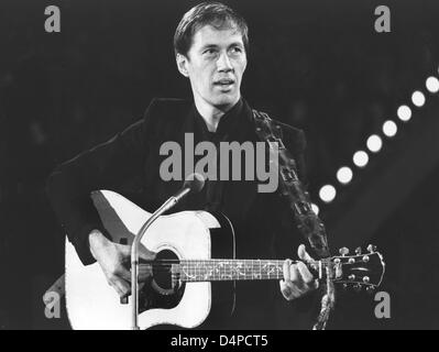(dpa file) A file picture dated 11 December 1976 sees US actor David Carradine performing in Munich, Germany. Carradine, born as John Arthur Carradine on 08 December 1936 in Hollywood, was widely famous for starring in television series ?Kung Fu?, ?North and South? or the film ?Kill Bill?. He died on 03 June 2009 in Bangkok, Thailand in yet unclear circumstances Photo: Istvan Bajza Stock Photo