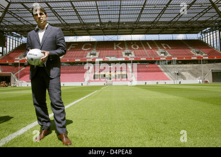 German Bundesliga club 1.FC Cologne?s new head coach Zvonimir Soldo is presented in Cologne, Germany, 12 June 2009. The Croatian signed a two-year contract and succeeds Christoph Daum who left the club to go back to Turkish side Fenerbahce. Photo: ROLF VENNENBERND Stock Photo