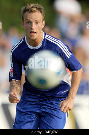 Ivan Rakitic of German Bundesliga club FC Schalke 04 shown in action during a test match against a Hochsauerland all-star team in Meschede, Germany, 30 June 2009. Schalke defeated the Hochsauerland team 3-0. Photo: FRANZ-PETER TSCHAUNER Stock Photo