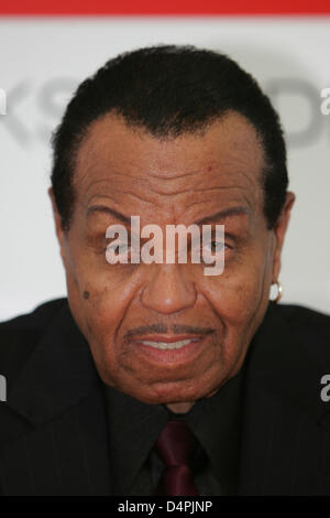 (dpa file)- This file picture dated 14 September 2004 shows Joseph Jackson, father of ?King of Pop? Michael Jackson (died 25 June 2009) and founder of the band ?The Jackson Five?. He was born in Fountain Hill, Arkansas, on 26 July 1929. Photo: Andreas Weihs Stock Photo
