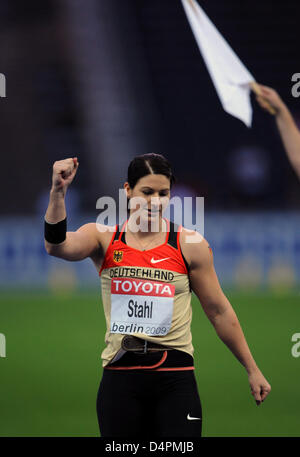 German Linda Stahl shown in action during the women?s javelin final at the 12th IAAF World Championships in Athletics, Berlin, Germany, 18 August 2009. Stahl finished sixth. Photo: Bernd Thissen Stock Photo