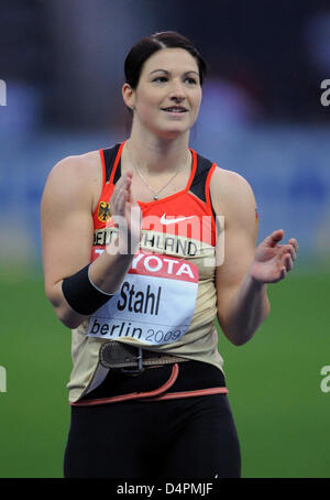 German Linda Stahl shown in action during the women?s javelin final at the 12th IAAF World Championships in Athletics, Berlin, Germany, 18 August 2009. Stahl finished sixth. Photo: Bernd Thissen Stock Photo