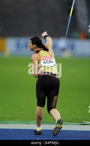 German Linda Stahl shown in action during the women?s javelin final at the 12th IAAF World Championships in Athletics, Berlin, Germany, 18 August 2009. Stahl finished sixth. Photo: Bernd Thissen Stock Photo