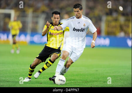 Dortmund?s Yasin Oztekin and Real Madrid?s Cristiano Ronaldo in action during the soccer friendly match Borussia Dortmund v Real Madrid at the Signal-Iduna Park in Dortmund, Germany, 19 August 2009. Real Madrid won the match 5-0. Photo: ACHIM SCHEIDEMANN Stock Photo