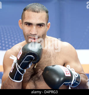 WBO Cruiserweight World Champion Argentine Victor Emilio Ramirez poses during a public practice session at L+T department store in Osnabrueck, Germany, 25 August 2009. Ramirez will fight against European Cruiserweight Champion German Marco Huck for the world champion title at Gerry Weber Stadium in Halle/Westphalia on 29 August 2009. Photo: FRISO GENTSCH Stock Photo