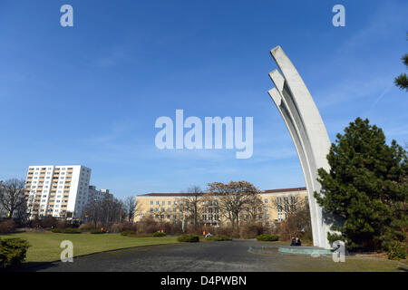 The Berlin Airlift Monument stands tall near the Tempelhof airport in Berlin, Germany, 6 March 2013. The monument commemorates the Berlin airlift of 1948/49. Photo: Jens Kalaene Stock Photo