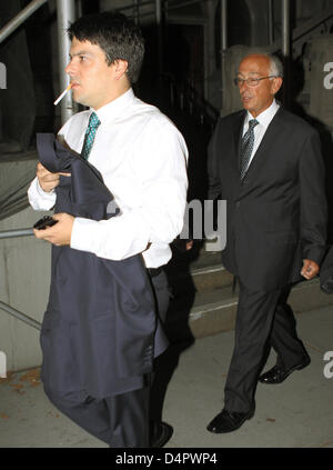 Bernardo Guillermo (L) and his farther Jorge Guillermo arrive for the wedding of Bernardo Guillermo and Eva Prinz-Valdes in the Our Lady Queen of All Saints church in New York City, NY, 04 September 2009. Bernardo is the son of Princess Christina, the youngest sister of Queen Beatrix of the Netherlands. Bernardo and Eva live in New York. Photo: Patrick van Katwijk Stock Photo