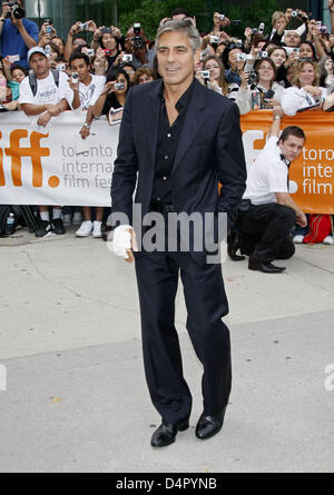 US actor George Clooney arrives for the premiere of the film ?The Men Who Stare At Goats? during the 34th Toronto International Film Festival in Toronto, Canada, 11 September 2009. Photo: Hubert Boesl Stock Photo