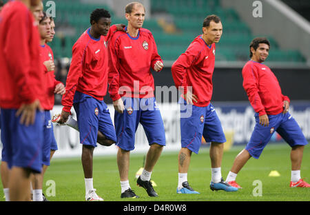 CSKA Moscow?s (L-R) Gusmao Milhomem, Sergei Ignashevich, Rahimic Elver uad Maazou Ouwo Moussa pictured during a training in Wolfsburg, Germany, 14 September 2009. CSKA Moscow faces German Bundesliga side VfL Wolfsburg for a UEFA Champions League group match on 15 September. Photo: JENS WOLF Stock Photo