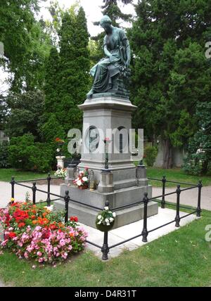 The tomb of Wolfgang Amadeus Mozart (1756-1791) at the Central Cemetery in Vienna, Austria, 09 August 2009. The actual grave can be found at the St Marx Cemetery, Vienna, Austria. Photo: Beate Schleep Stock Photo