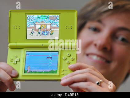 Andrea Voigt presents a ?Wiesn? game for the Nintendo Gameboy in the scope of a press conference on the Oktoberfest 2009 in Munich, Germany, 30 July 2009. The game is not one of the official Oktoberfest souvenirs. Photo: Andreas Gebert Stock Photo