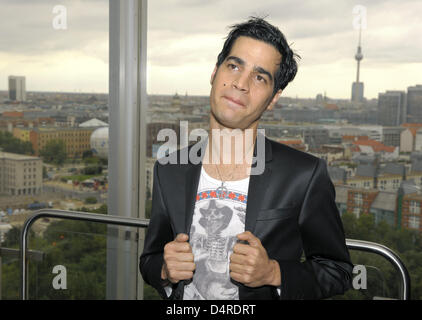 Israeli singer Aviv Geffen poses after a press conference in Berlin, Germany, 12 August 2009. Geffen presented his new record that will be released on 28 August. Photo: SOEREN STACHE Stock Photo