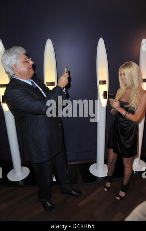 Mike Lazaridis, BlackBerry inventor, and actress Tara Reid attend the BlackBerry launch party at Kameha Suite in Cologne, Germany, 21October 2009. Canadian inventor and producer Research In Motion® (RIM) started to further develop smartphones in Germany one year ago. The BlackBerry smartphones ?developed in Germany? were celebrated at the party. Photo: Joerg Carstensen Stock Photo