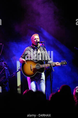 US actor Kevin Costner performs at the congress centre ?Rosengarten? in Mannheim, Germany, 22 October 2009. He presented the new album ?Untold Truths? with his band Modern West. The 54-year-old sings about American country life. Photo: Ronald Wittek Stock Photo