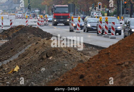 The picture shows the constriction site of the Tram 18 in Frankfurt Main, Germany, 22 October 2009. The new tram will have nine stops on a 3.5 km route and will be finished in 2011. Photo: Arne Dedert