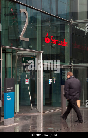 A man walking into the Santander UK Head Office at Regent's Place, London. Stock Photo