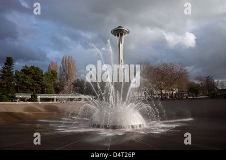 WA08222-00...WASHINGTON - The International Fountain and the Space Needle at the Seattle Center in downtown Seattle. Stock Photo