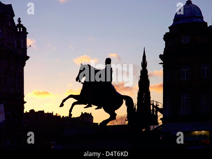 statue of mounted duke of wellington in sillouette in front of register house Stock Photo