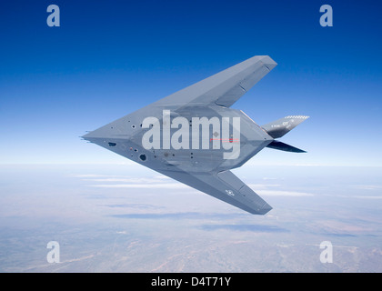 An F-117 Nighthawk flies a training sortie over New Mexico Stock Photo