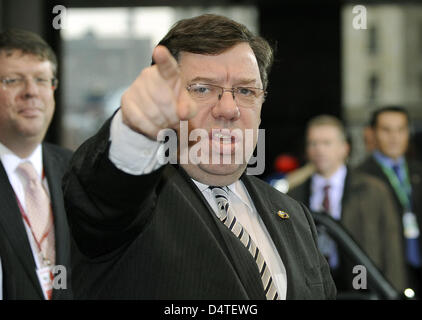 Irish Prime Minister Brian Cowen gestures in Brussels, Belgium, 29 October 2009. The EU summit takes place there on 29 and 30 October 2009. Photo: Achim Scheidemann Stock Photo