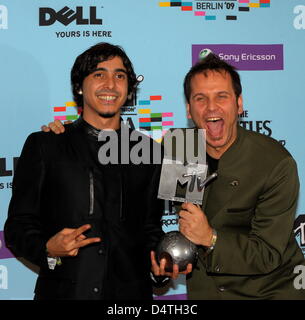 Members of Turkish band Manga pose during a photo call at the MTV Europe Music Awards at O2 World in Berlin, Germany, 05 November 2009. MTV chose Berlin for the ceremony as the year 2009 marks the 20th anniversary of the fall of Berlin Wall. Photo: Soeren Stache Stock Photo