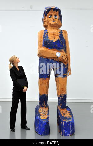 A visitor looks at the sculpture ?Frau Ultramarin? (2004) in the exhibition ?Baselitz - Sculptures? at Staatliche Kunsthalle museum in Baden-Baden, Germany, 20 November 2009. The exhibition offers a comprehensive insight into the artistic work of Georg Baselitz and will be on display at Frieder Burda Museum and Staatliche Kunsthalle Baden-Baden from 21 November 2009 until 14 March  Stock Photo