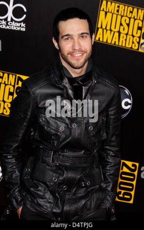 US singer Pete Wentz of rock band 'Fall Out Boy' arrives for the American Music Awards 2009 at Nokia Theatre in Los Angeles, CA, United States, 23 November 2009. Photo: Hubert Boesl Stock Photo