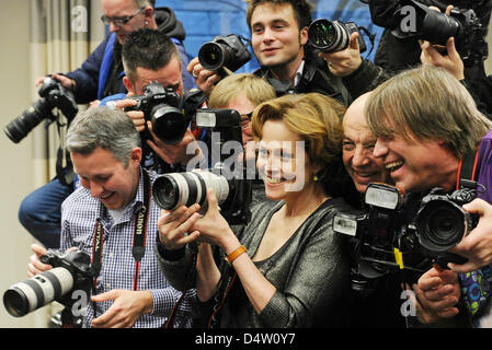 US actress Sigourney Weaver (C) poses in between photographers at the photocall for the film 'Avatar' at the Hotel de Rome in Berlin, Germany, 08 December 2009. The film will open in Germaqny cinemas on 17 December 2009. Photo: JENS KALAENE Stock Photo