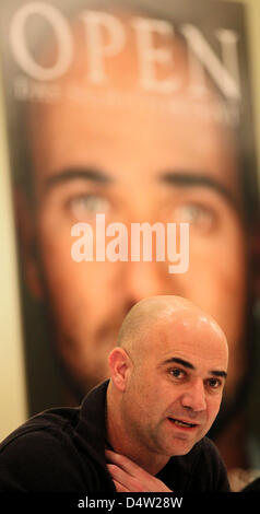 US former tennis champion Andre Agassi presents his autobiography 'Open' in Berlin, Germany, 11 December 2009. Photo: HANNIBAL Stock Photo