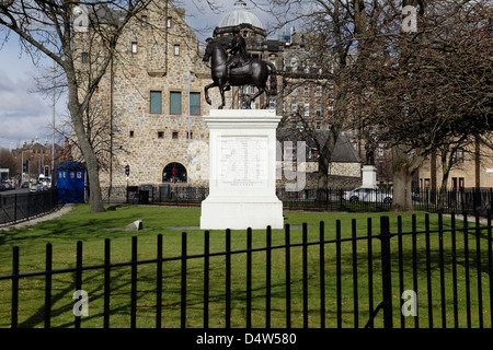 View North across Cathedral Square towards the equestrian statue of King William of Orange in Glasgow, Scotland, UK Stock Photo