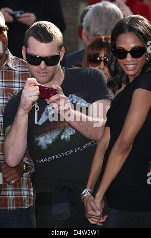 USA. Sam Worthington and Zoe Saldana in a scene from ©Twentieth Century ...