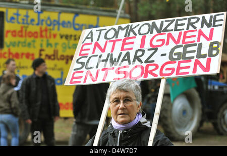 Anti nuclear activists protest against further exploration of the Gorleben mine as a possible repository for nuclear waste in Gorleben, Germany, 16 September 2010. They were supported by the farmers, who brought their tractors. Photo: Philipp Schulze Stock Photo