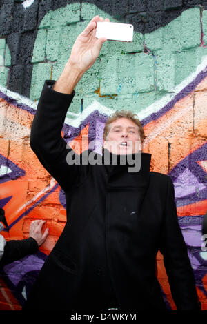 David Hasselhoff particpates in the demonstrations against the removal of parts of the Berlin Wall and gives autographs at the East Side Gallery in Berlin, Germany, 17 March 2013. Photo: Ralf Harde/Geisler Fotopress Stock Photo