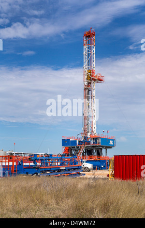 An exploratory oil well drilling rig near Peggy, Texas, USA. Stock Photo