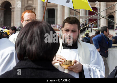 Vatican, Italy. 19th March 2013. Benediction during the Pope Francis inauguration ceremony - March 19, 2013 in Rome.  Credit:  Corina Daniela Obertas / Alamy Live News Stock Photo