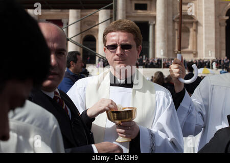 Vatican, Italy. 19th March 2013. Benediction during the Pope Francis inauguration ceremony - March 19, 2013 in Rome.  Credit:  Corina Daniela Obertas / Alamy Live News Stock Photo